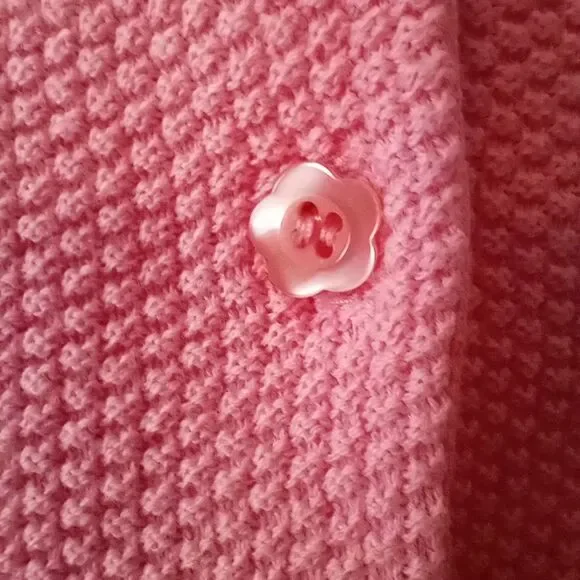 Sag Harbor Pink Sweater w/Flower Shape Buttons Size S - Picture 5 of 5